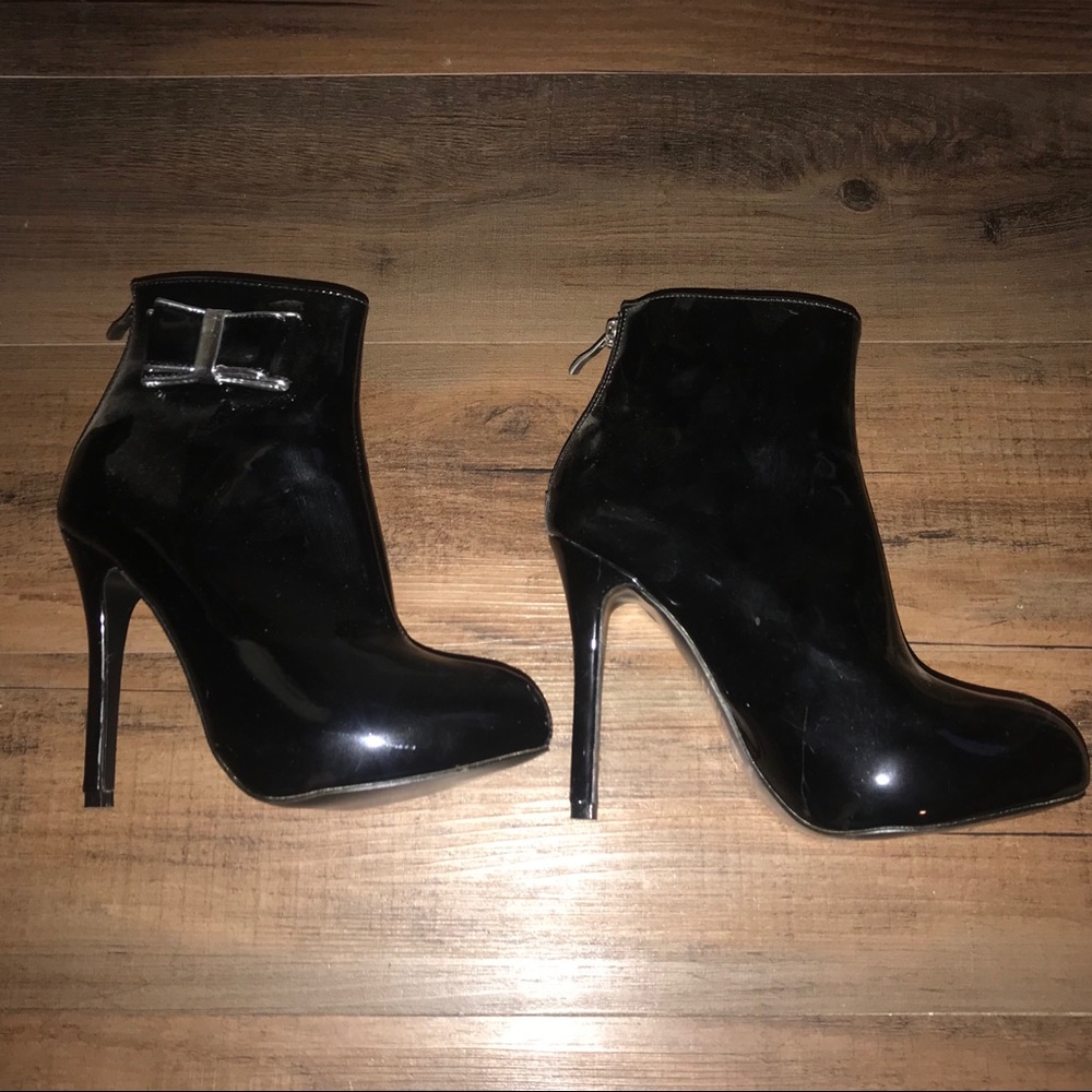 Shoedazzle black booties (JOY)